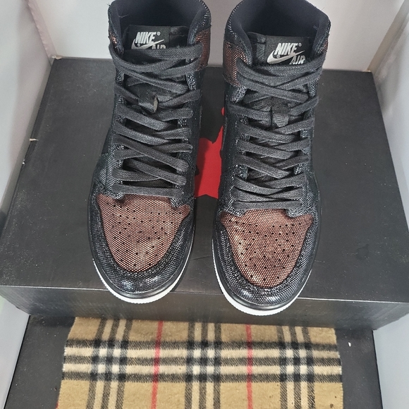 Size 8.5 - Jordan 11 Retro 72-10 2015. VNDS..... fits Men Size 8.5, Women Size 1 - Picture 7 of 12